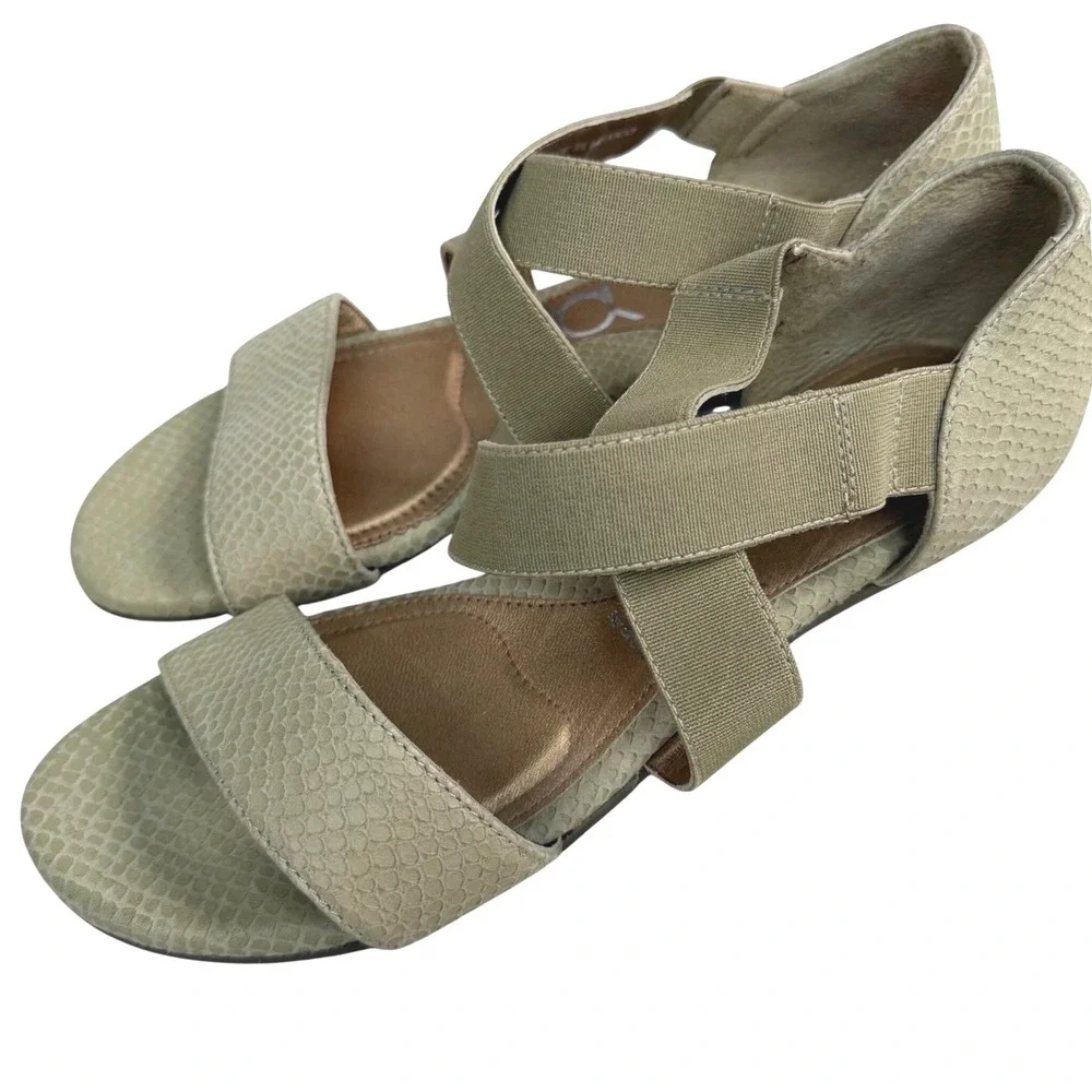 You by Crocs‎ Tan Snakeskin Leather Sandals Womens 7.5 Comfy Flex Summer Beachy